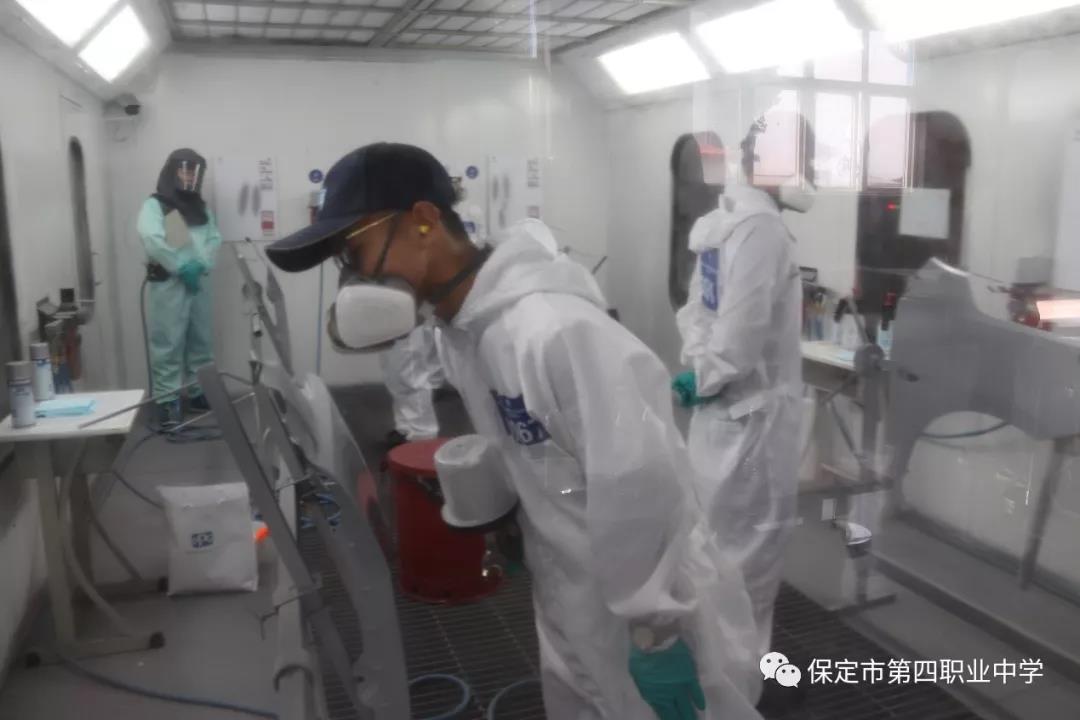 2018年全國職業(yè)院校汽車運用與維修技能大賽保定市理工中等專業(yè)學(xué)校取得優(yōu)異成績! 2018年全國職業(yè)院校汽車運用與維修技能大賽保定市理工中等專業(yè)學(xué)校取得優(yōu)異成績!