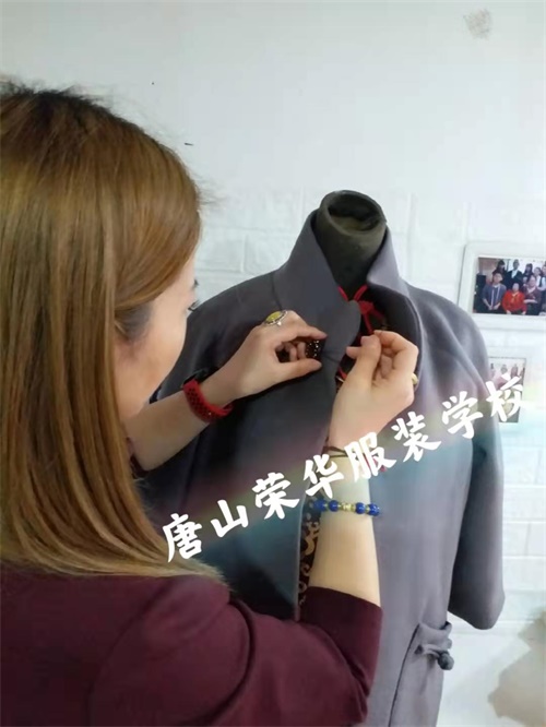 唐山榮華服裝學校正規嗎?教得咋樣? 唐山榮華服裝學校正規嗎?教得咋樣?